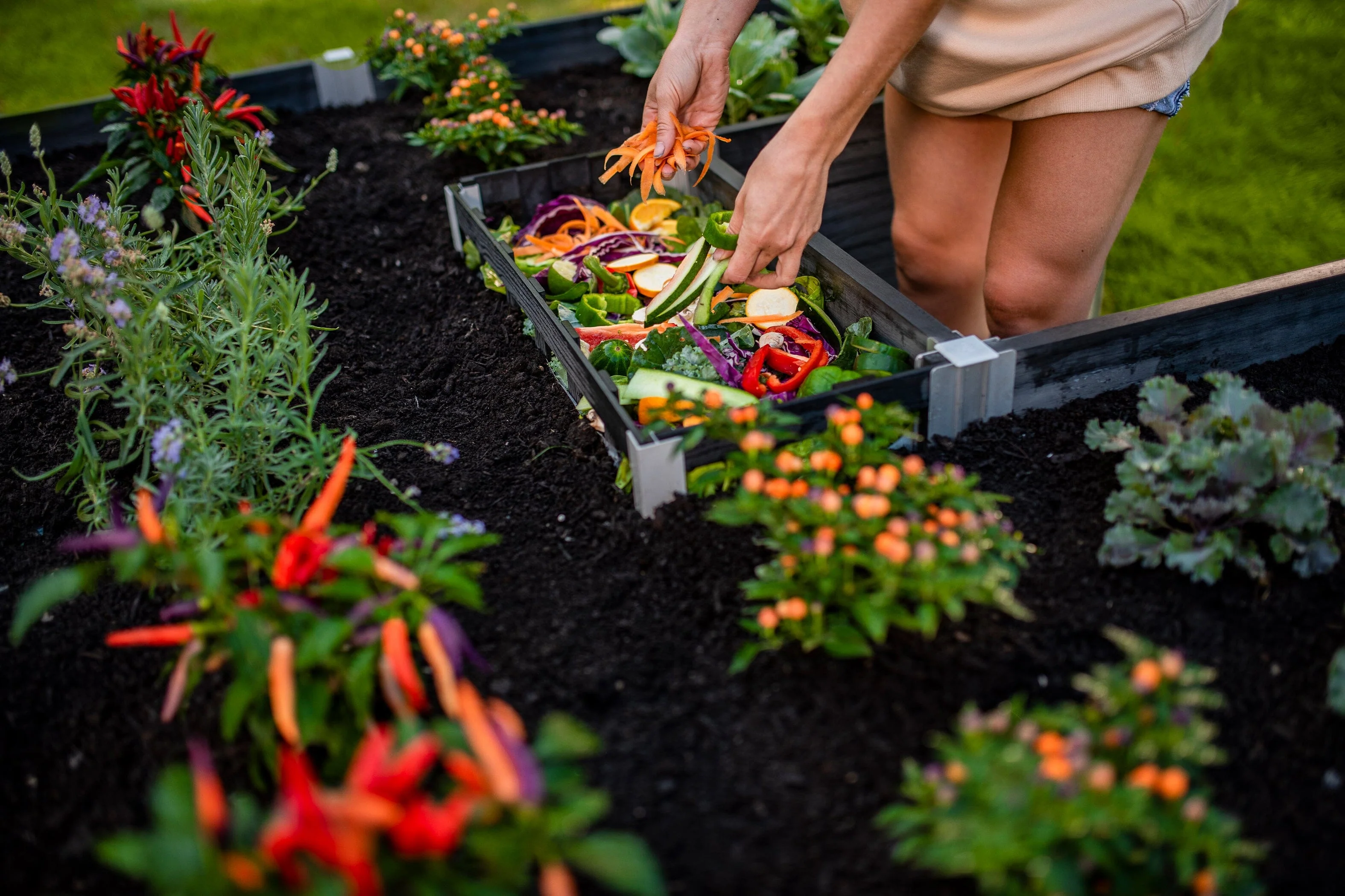 URBANA 6x6 Keyhole Composting Garden - Image 12